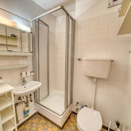 - Haus L, App 0l0506 *